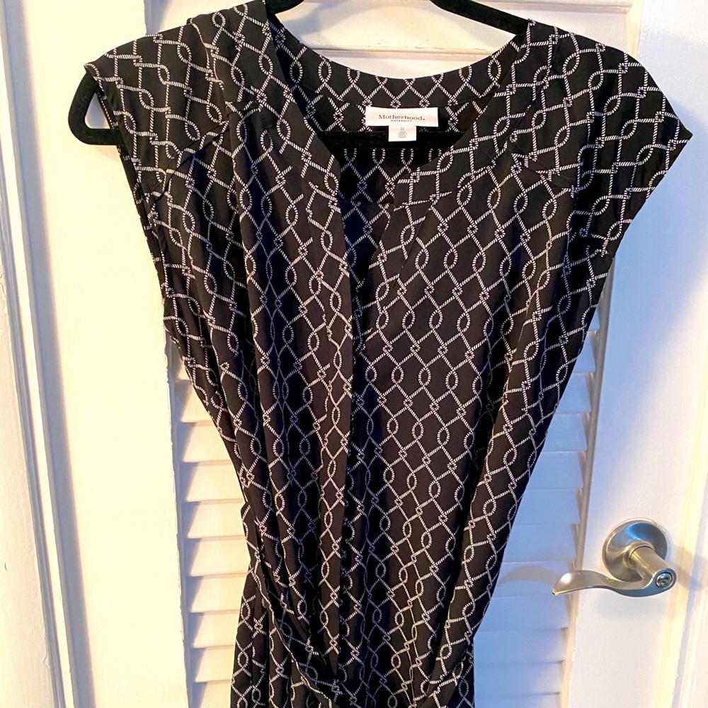 Black and white maternity blouse with cap sleeve